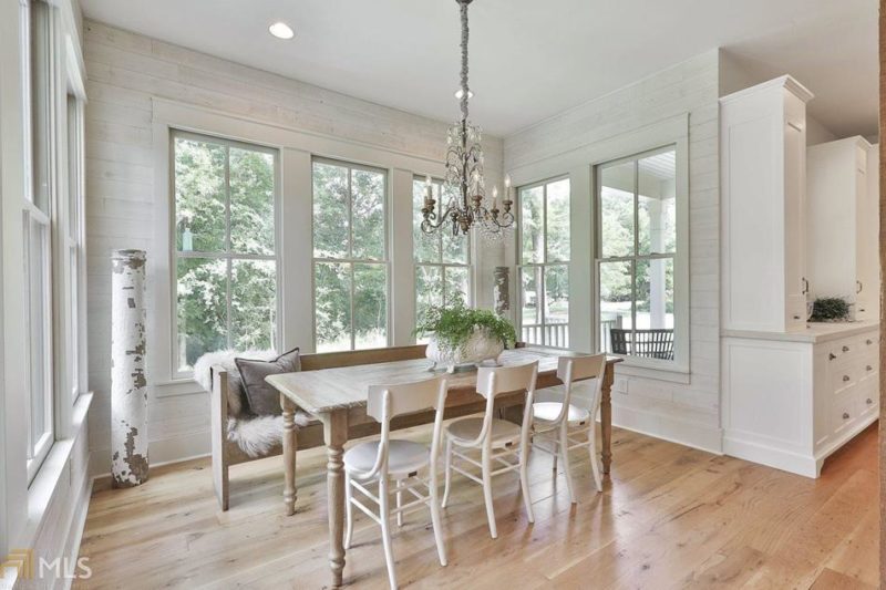 Eat-in kitchen nook with table and chairs