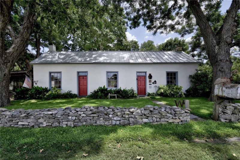 Front exterior of the Burell House in Texas