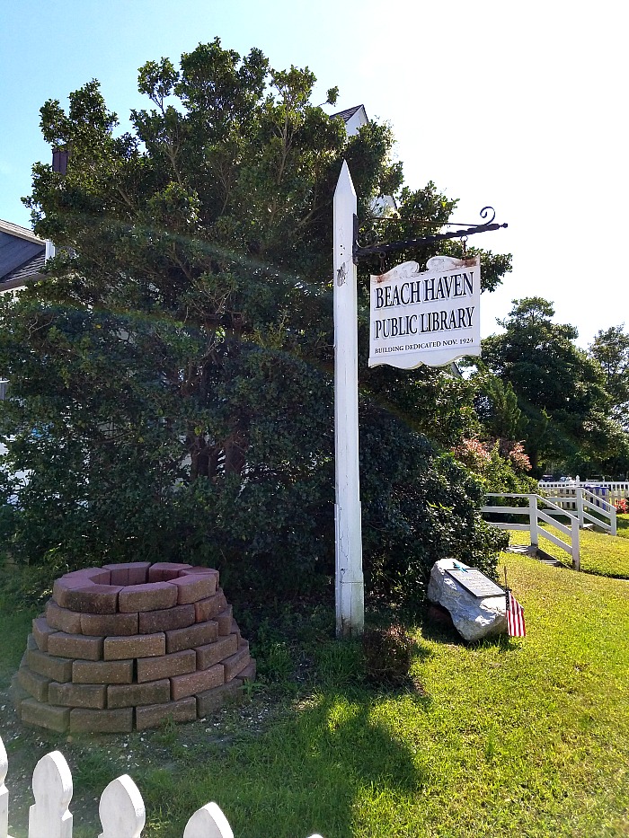 Sign that says Beach Haven Public Library