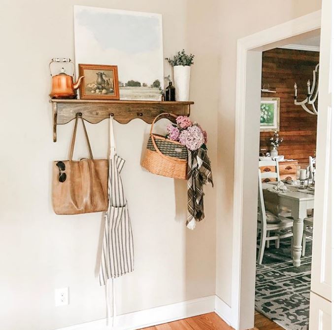 Decorative shelf with hooks