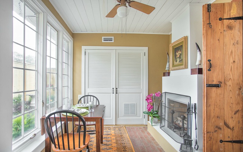 Eating area with fireplace