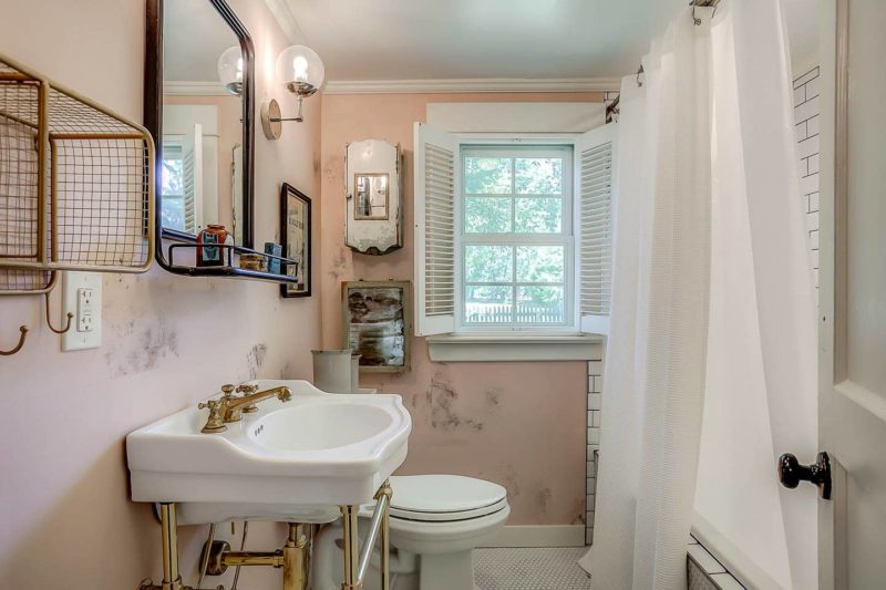 Pink bathroom in cottage