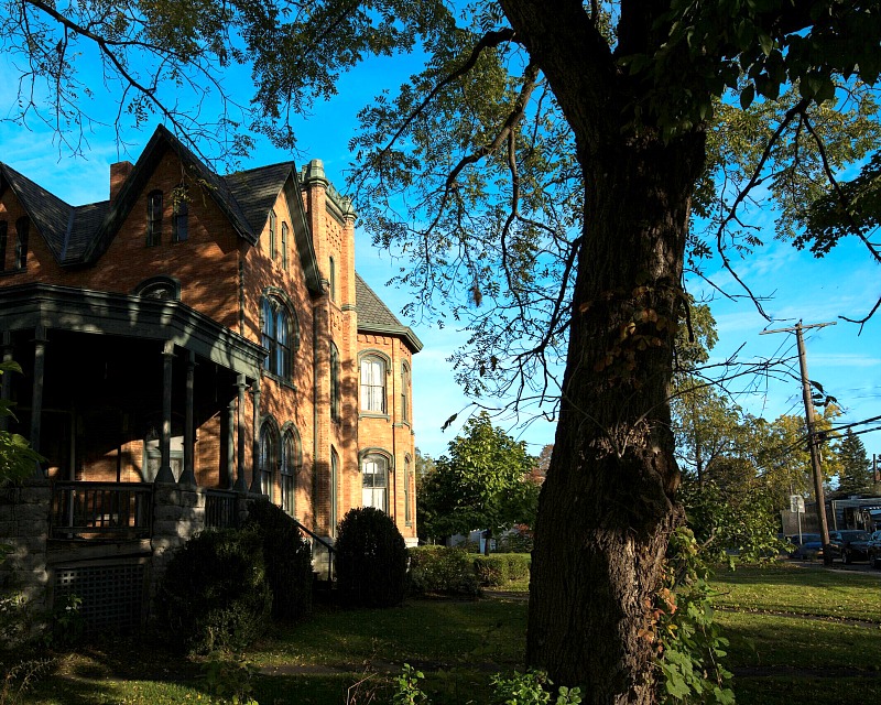 side view of Seymour Mansion