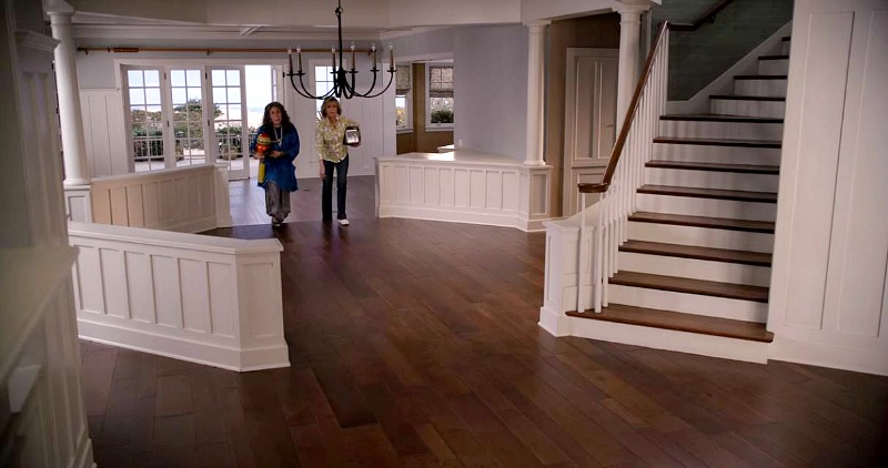 Grace and Frankie's empty dining room Netflix