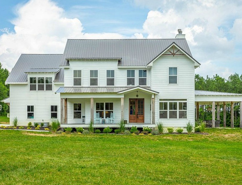 A Modern Farmhouse  For Sale  in Signal Mountain Tennessee 