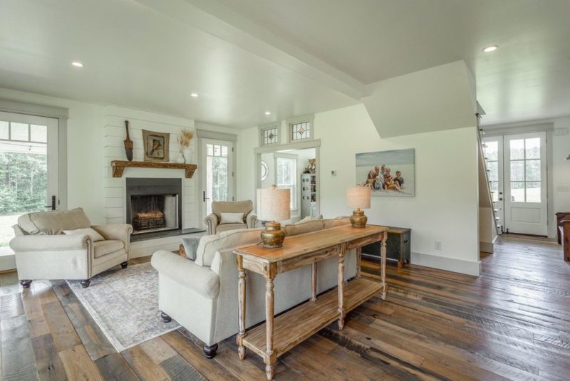 A living room with a wood floor and fireplace