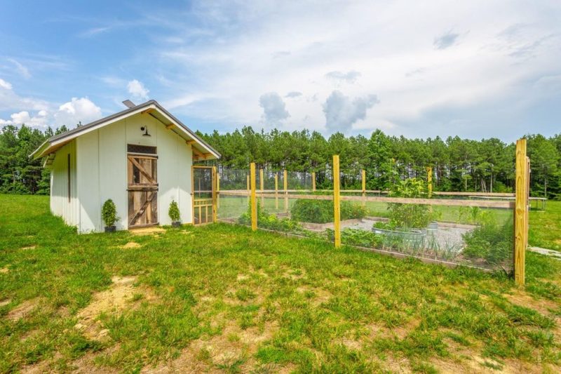 farmhouse garden