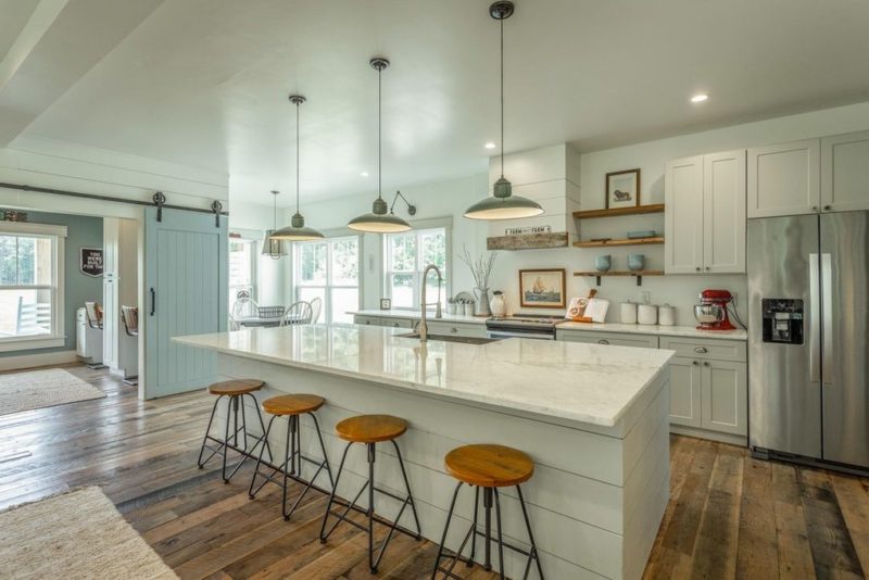 Kitchen Showroom: Modern Farmhouse with a Rustic Twist - Sawhill