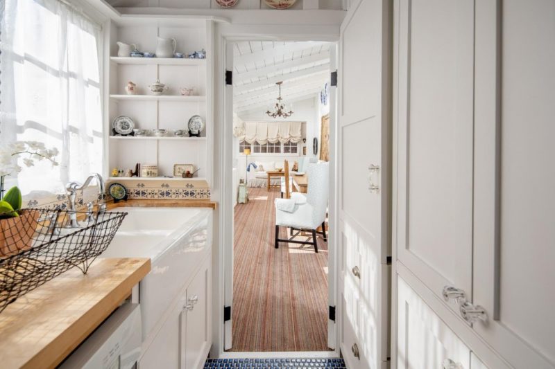 door from kitchen to dining area in cottage