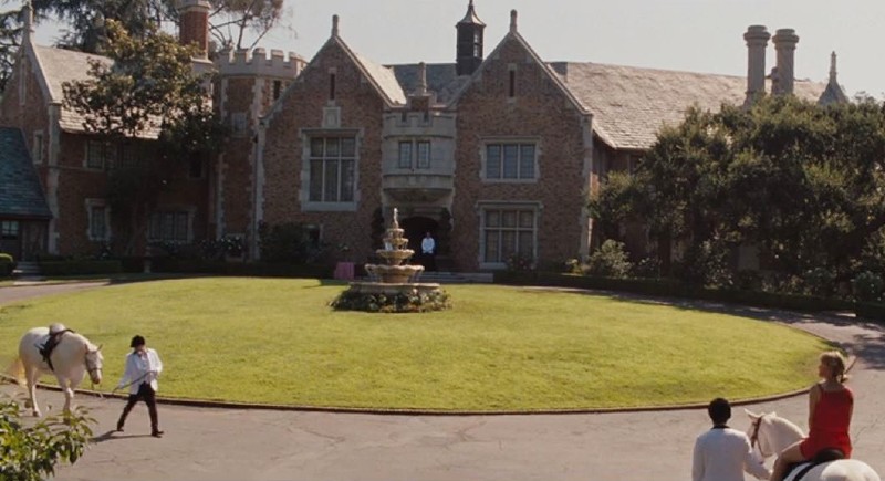 exterior of house in Bridesmaids movie