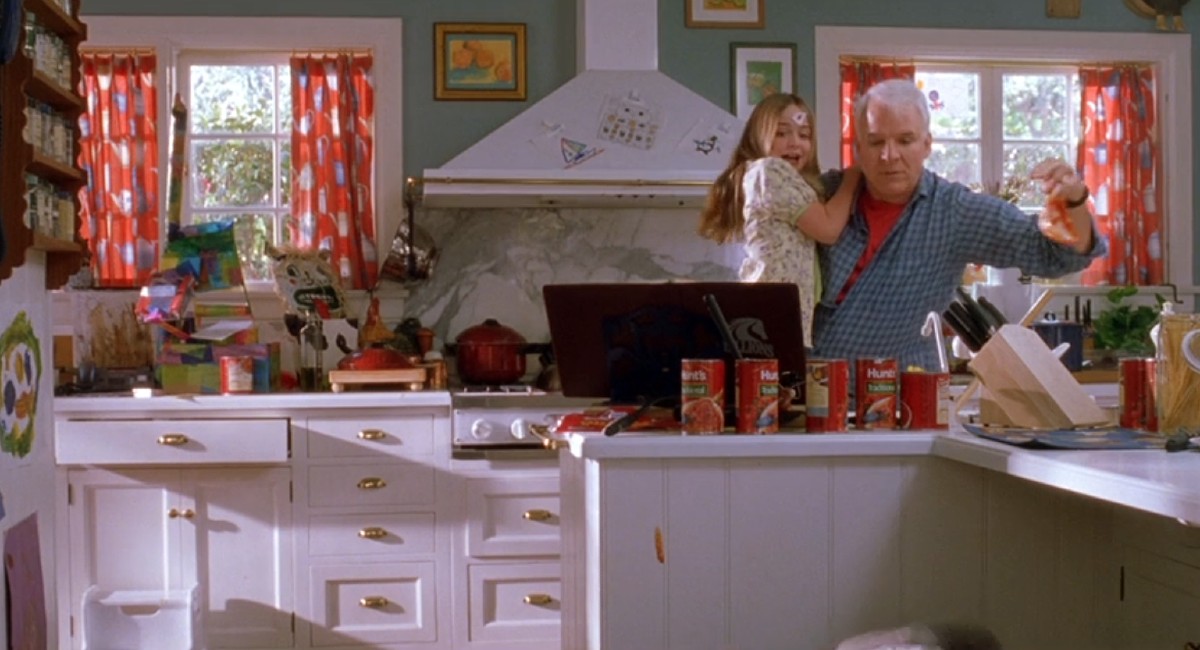 Steve Martin in Cheaper by the Dozen kitchen